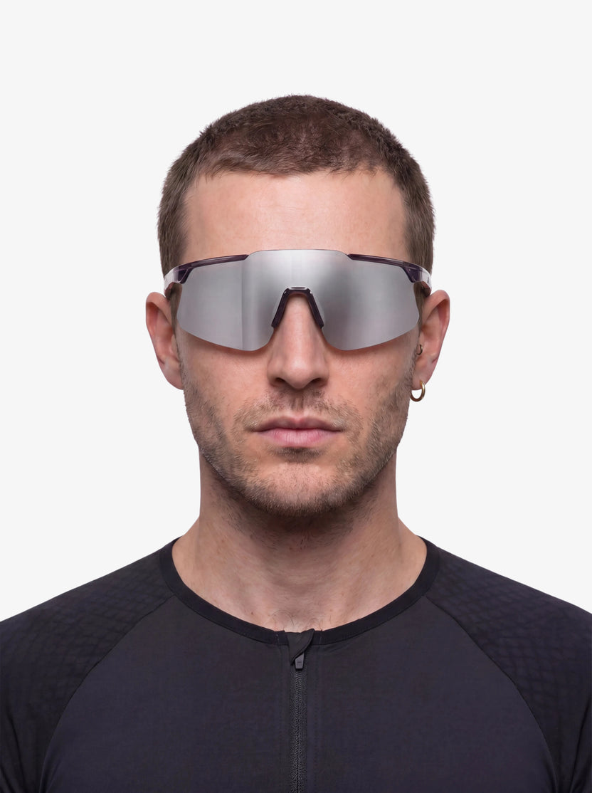 [Clear Black] 06 - Hombre con las gafas puestas