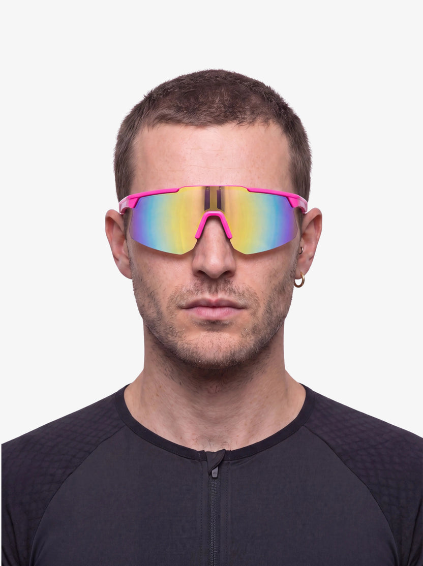 [Pink White] 06 - Hombre con las gafas puestas