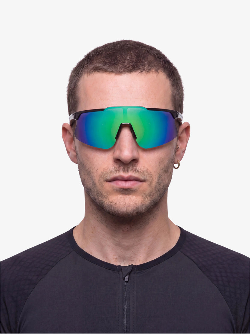 [Black Green] 06 - Hombre con las gafas puestas