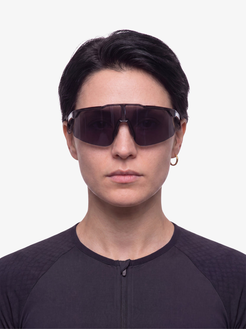 [Black] 05 - Mujer con las gafas puestas