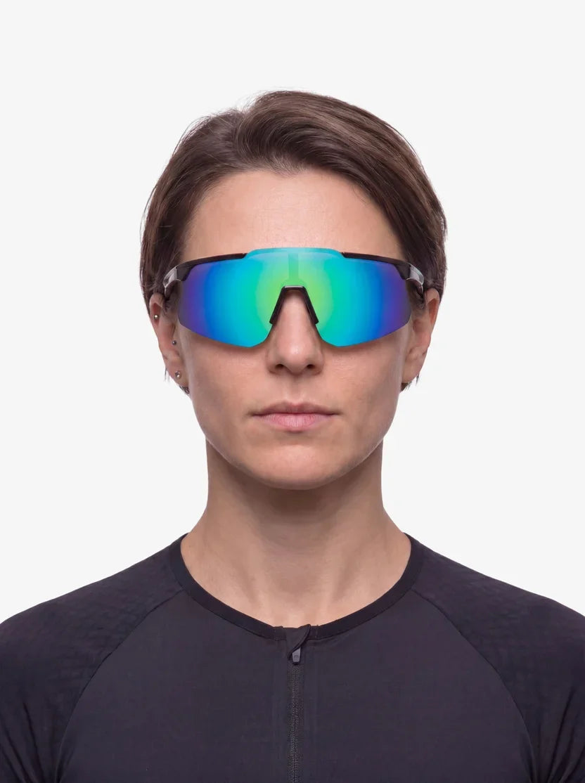 [Black Green] 05 - Mujer con las gafas puestas